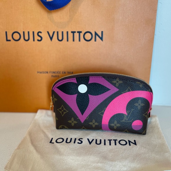 Louis Vuitton Game On Cosmetic Pouch - Picture 2 of 6